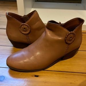 Jack rogers size 8 light brown booties